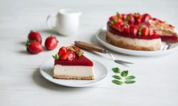 Лучшие десерты с клубникой: рецепты на праздник и каждый день