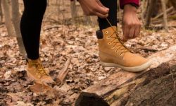 Ученые перечислили признаки в походке, которые указывают на деменцию заранее