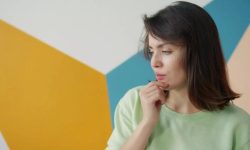 Руминация: что это такое и почему мы постоянно прокручиваем мысли в голове